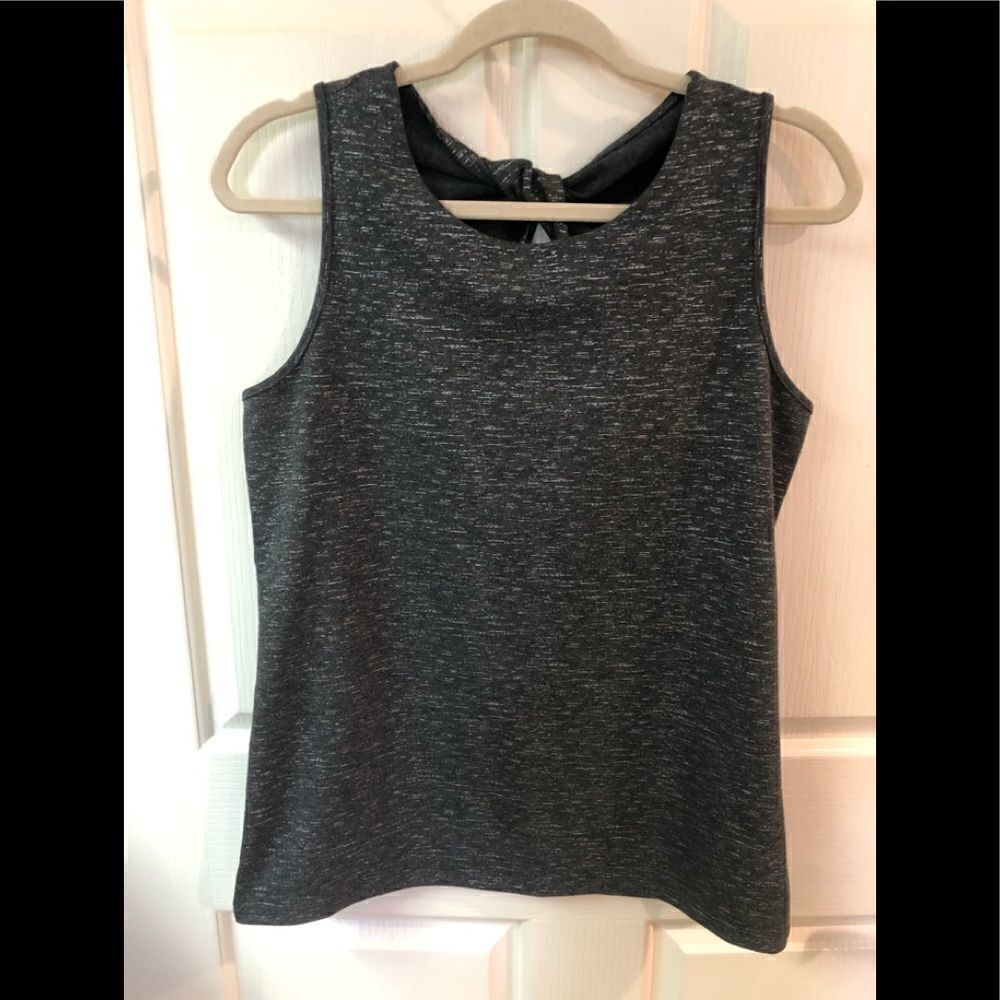 GAP tank with back twist and metallic details